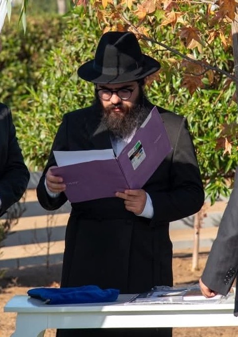 Rabino Hillel Rif-Aguayo en ceremonia comunitaria