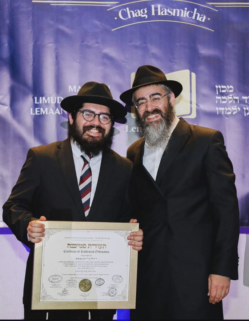 Rabino Hillel Rif-Aguayo con certificado rabínico
